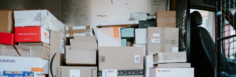 Mail-truck-filled-with-carboard-boxes